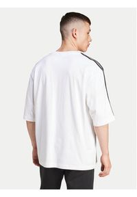 Adidas - adidas T-Shirt adicolor IZ2474 Biały Oversize. Kolor: biały. Materiał: bawełna #5