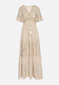 Born2be - Beżowa Kopertowa Sukienka z Wiskozy Ozdobiona Frędzlami Redare. Okazja: na co dzień. Typ kołnierza: dekolt w serek. Kolor: beżowy. Materiał: wiskoza. Wzór: aplikacja. Typ sukienki: kopertowe. Styl: casual, klasyczny, boho #4