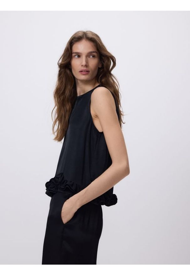 Reserved - Top z wiskozy - czarny. Kolor: czarny. Materiał: wiskoza