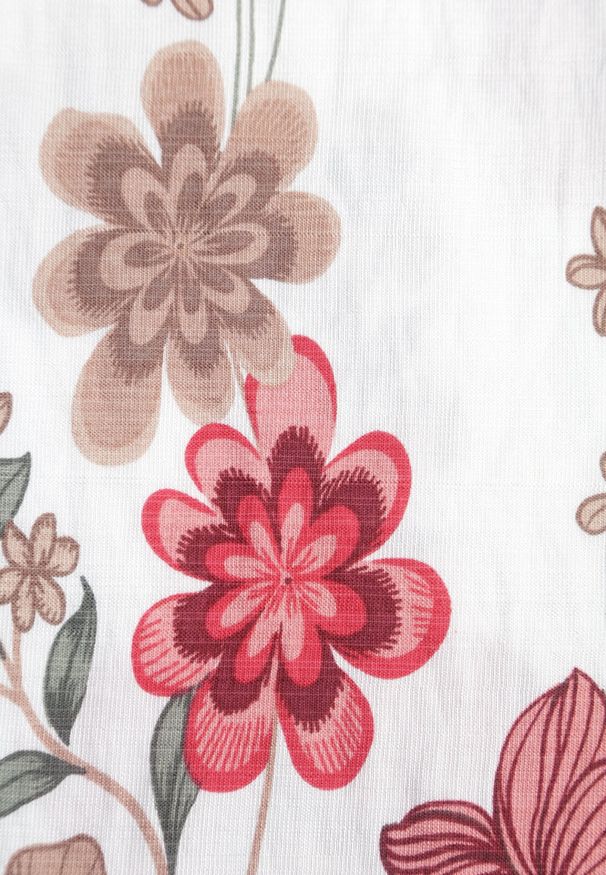 Born2be - Czerwona Wiskozowa Bluzka w Kwiaty Talina. Okazja: na co dzień. Kolor: czerwony. Materiał: wiskoza. Wzór: kwiaty. Styl: elegancki, klasyczny, casual