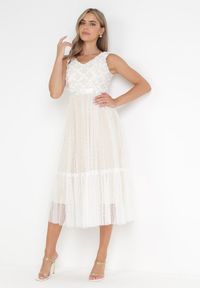 Born2be - Biała Rozkloszowana Sukienka Midi z Ozdobnym Tiulem Celaina. Kolor: biały. Materiał: tiul. Długość: midi #5