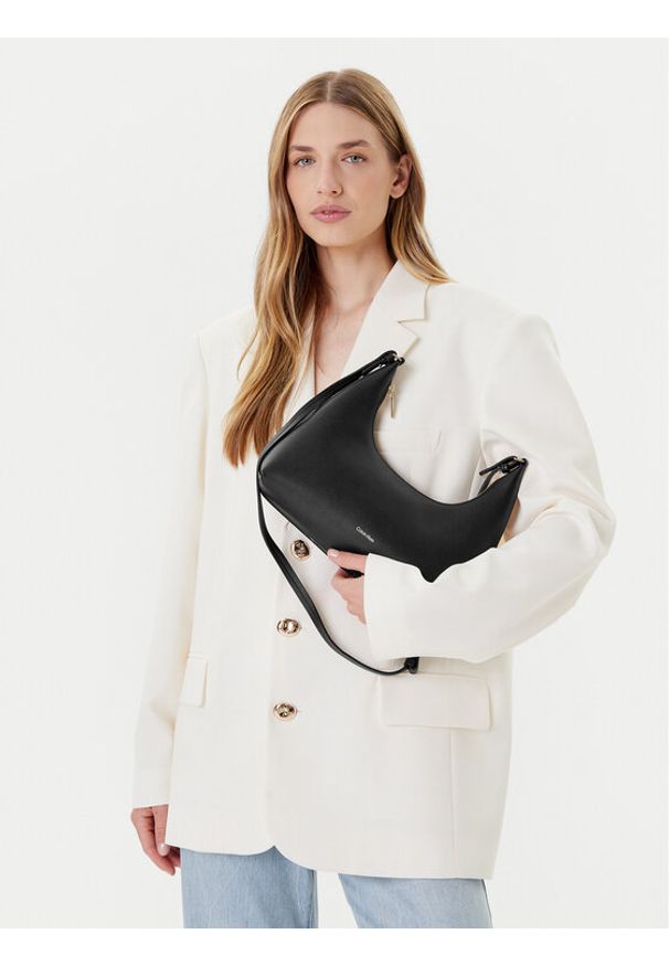 Calvin Klein Torebka Foil Logo Conv Shou?Lder Bag LV04F3272G Czarny. Kolor: czarny. Materiał: skórzane