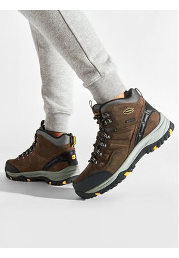 skechers - Skechers Trapery Pelmo 64869/KHK Brązowy. Kolor: brązowy. Materiał: zamsz, skóra