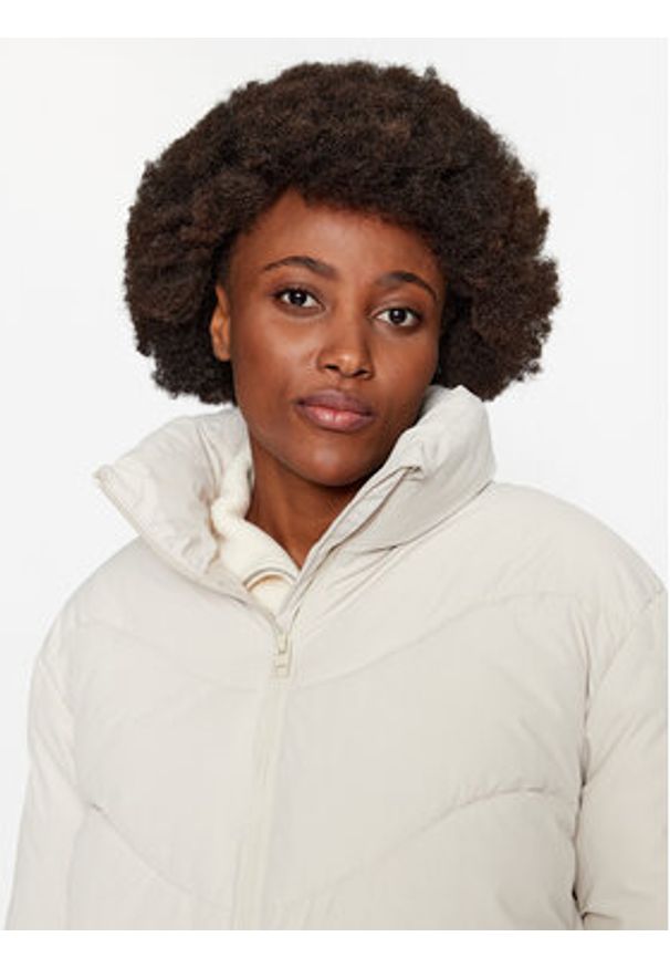 Vero Moda Kurtka zimowa 10290471 Écru Regular Fit. Kolor: kremowy. Materiał: syntetyk. Sezon: zima