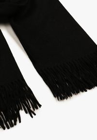 Born2be - Czarny Szalik z Bawełną i Wiskozą Ozdobiony Frędzlami Siadortia. Okazja: na co dzień, na spotkanie biznesowe. Kolor: czarny. Materiał: bawełna, wiskoza. Wzór: aplikacja. Styl: klasyczny, casual, elegancki, biznesowy #4