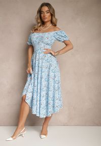 Renee - Niebieska Rozkloszowana Sukienka w Kwiatowy Print z Bawełną i Dekoltem Łódką z Bufkami Saniren. Typ kołnierza: dekolt w łódkę. Kolor: niebieski. Materiał: bawełna. Wzór: kwiaty, nadruk. Styl: elegancki