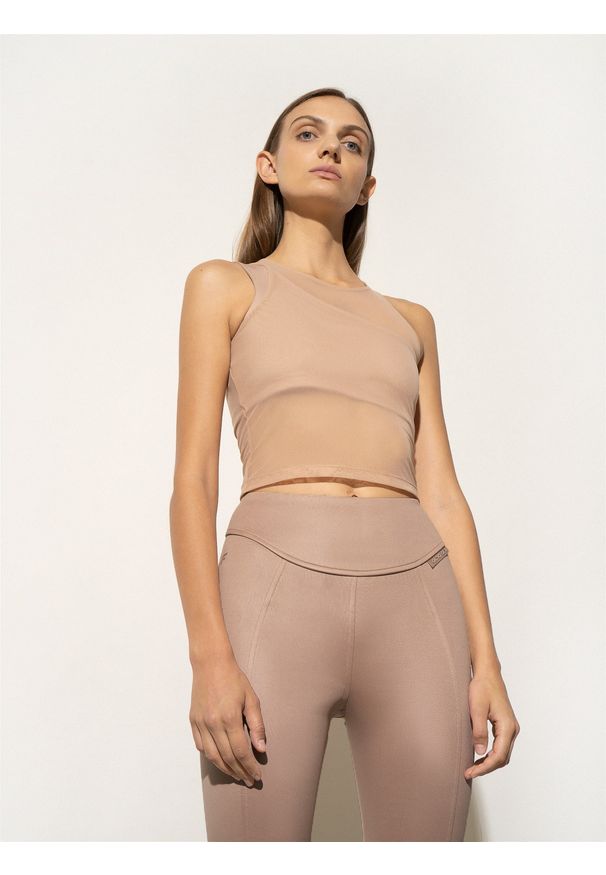4f - 4F Top z łączonych materiałów 4F x Anna Lewandowska M. Kolor: brązowy. Materiał: materiał. Długość rękawa: na ramiączkach. Długość: krótkie. Wzór: gładki, nadruk