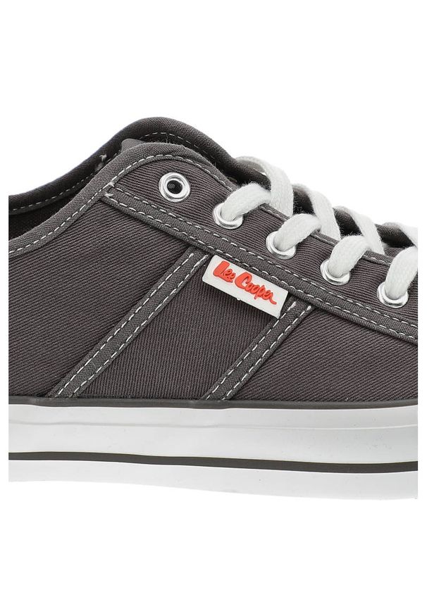 Szare Trampki Lee Cooper Modne Buty Męskie. Okazja: na uczelnię, na co dzień, do pracy. Wysokość cholewki: przed kostkę. Kolor: szary. Materiał: guma, materiał. Szerokość cholewki: normalna. Styl: casual