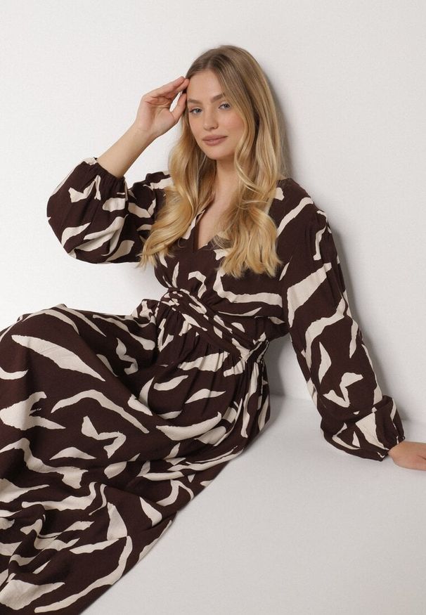 Born2be - Brązowa Rozkloszowana Sukienka z Wiskozą Netania. Okazja: na co dzień. Kolor: brązowy. Materiał: wiskoza. Długość rękawa: długi rękaw. Typ sukienki: proste. Styl: casual