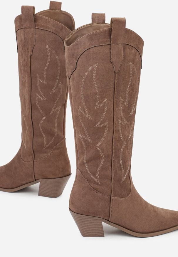 Renee - Ciemnobeżowe Haftowane Kozaki Kowbojki na Stożkowym Obcasie Galianna. Okazja: na co dzień. Kolor: beżowy. Materiał: koronka, jeans. Wzór: haft. Obcas: na obcasie. Styl: casual. Wysokość obcasa: średni