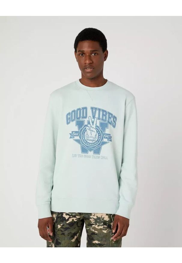Wrangler - WRANGLER VARSITY MĘSKA BLUZA KLASYCZNA LOGO NADRUK CREW SURF W6G9I3X6U 112331912. Wzór: nadruk. Styl: klasyczny