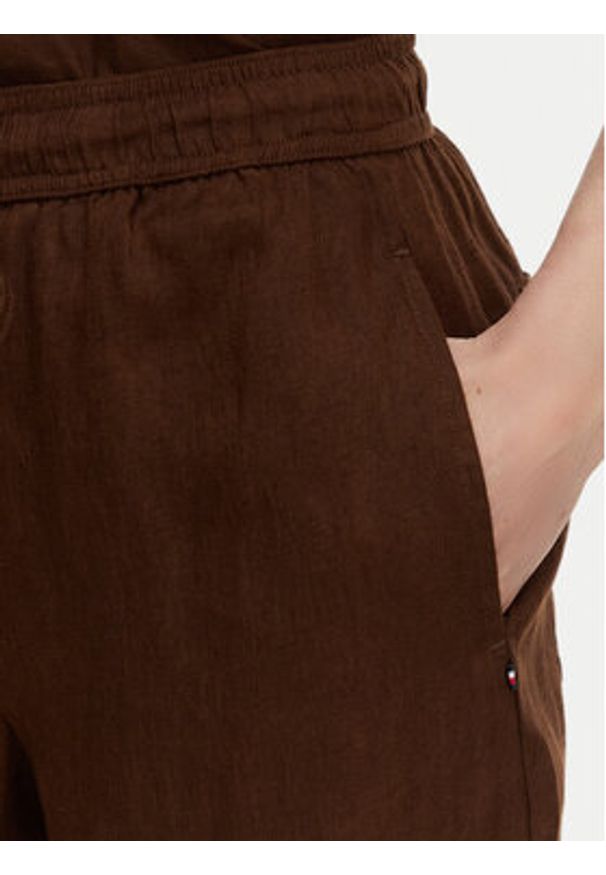TOMMY HILFIGER - Tommy Hilfiger Spodnie materiałowe WW0WW48970 Brązowy ciemny Wide Leg. Kolor: brązowy. Materiał: len