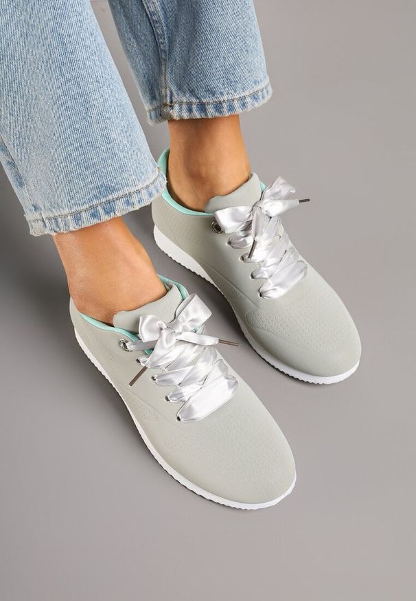 Born2be - Szaro-Niebieskie Sneakersy Półbuty Ozdobione Wstążką Filarissa. Okazja: na co dzień. Kolor: szary. Materiał: jeans. Wzór: aplikacja