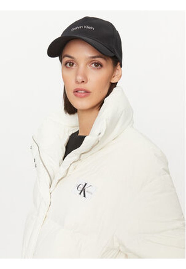 Calvin Klein Jeans Kurtka puchowa J20J222235 Écru Relaxed Fit. Materiał: syntetyk