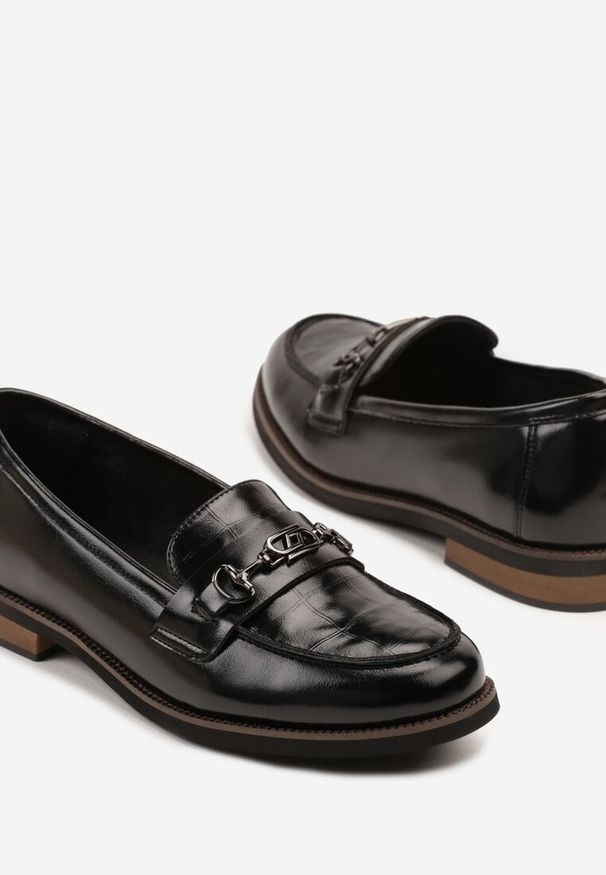 Renee - Czarne Mokasyny Skórzane Lakierowane z Ozdobą Meralia. Okazja: na co dzień. Kolor: czarny. Materiał: lakier, skóra. Wzór: aplikacja. Styl: elegancki, casual