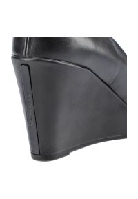 Czarne Czółenka Karino Damskie Półbuty Na Koturnie. Okazja: na co dzień, na spotkanie biznesowe. Kolor: czarny. Materiał: skóra. Obcas: na koturnie. Styl: casual, elegancki, biznesowy #5