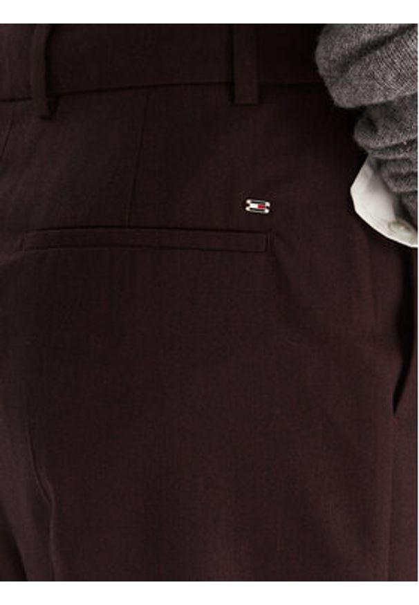 TOMMY HILFIGER - Tommy Hilfiger Spodnie materiałowe WW0WW48358 Bordowy Relaxed Fit. Kolor: czerwony. Materiał: wiskoza, syntetyk