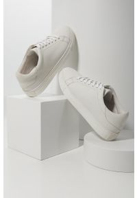 Answear Lab buty skórzane kolor biały. Nosek buta: okrągły. Zapięcie: sznurówki. Kolor: biały. Materiał: skóra. Obcas: na obcasie. Wysokość obcasa: niski