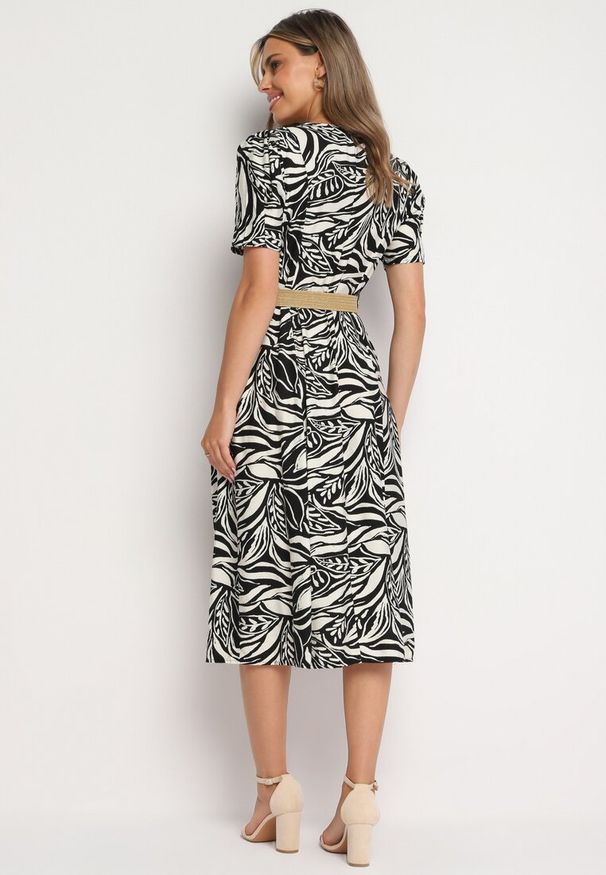 Born2be - Czarno-Biała Sukienka o Koszulowym Kroju z Plecionym Paskiem w Talii Zaratia. Okazja: na co dzień. Kolor: czarny. Materiał: wiskoza, tkanina. Sezon: lato. Typ sukienki: koszulowe. Styl: casual, elegancki