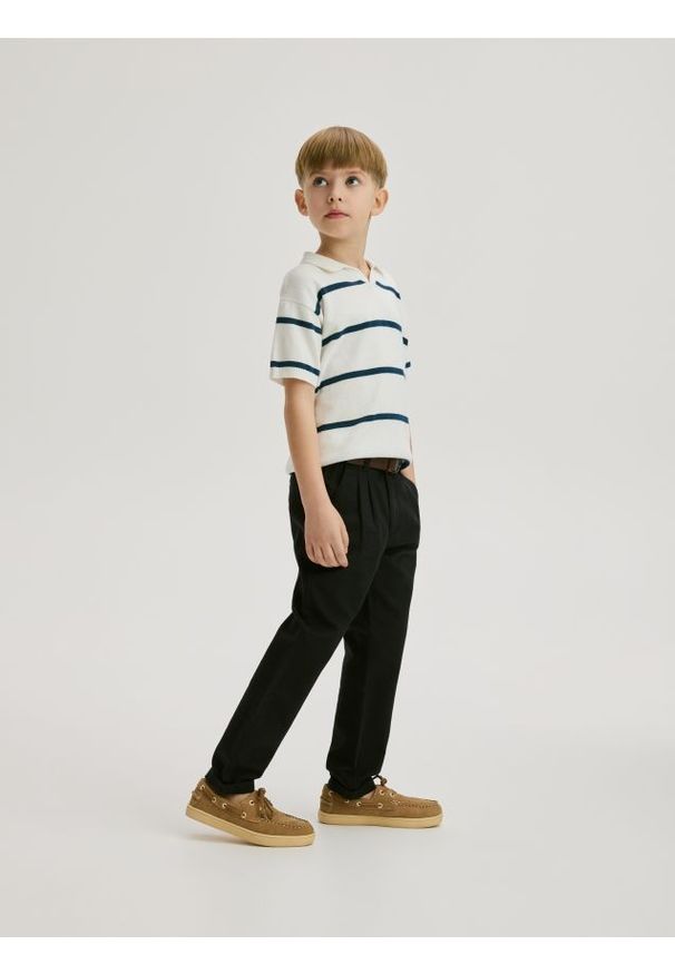 Reserved - Spodnie chino - czarny. Kolor: czarny. Materiał: tkanina, bawełna