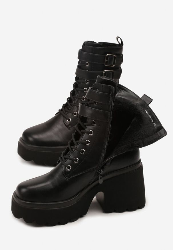 Born2be - Czarne Botki Vices w Stylu Workerów na Obcasie z Dwoma Paskami i Klamrami Larrise. Okazja: na co dzień. Zapięcie: klamry. Kolor: czarny. Materiał: jeans. Obcas: na obcasie. Styl: elegancki, casual. Wysokość obcasa: średni