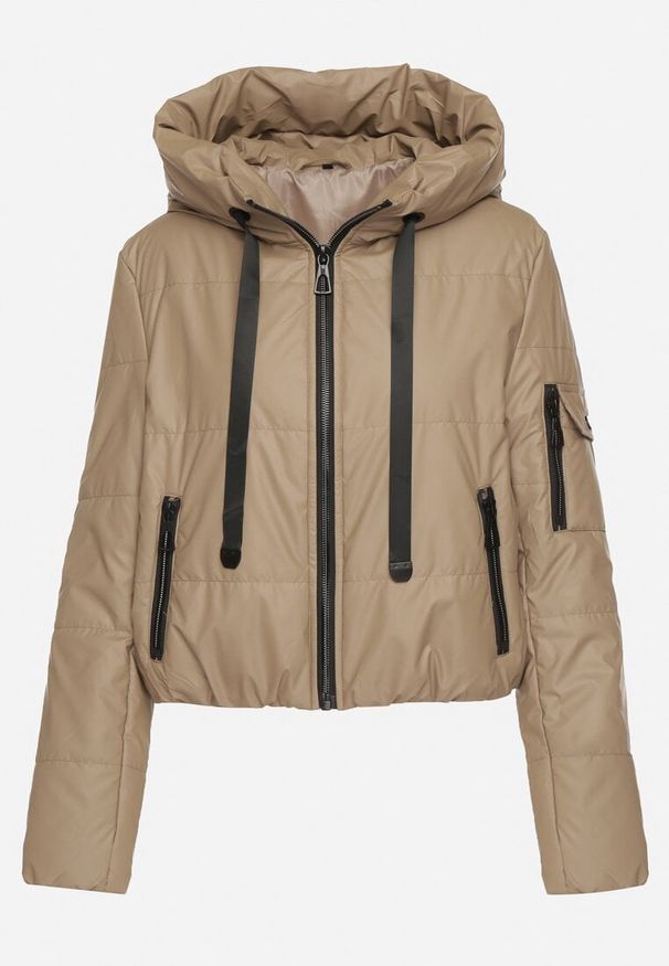 Born2be - Jasnobrązowa Pikowana Kurtka z Kapturem o Klasycznym Kroju Tulasia. Okazja: na co dzień. Typ kołnierza: kaptur. Kolor: brązowy. Materiał: jeans. Styl: klasyczny