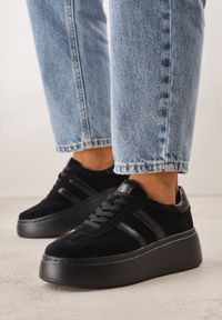 Renee - Czarne Sneakersy z Zamszu Naturalnego na Platformie ze Skórzaną Wkładką Rionelle. Okazja: na co dzień. Kolor: czarny. Materiał: zamsz, skóra. Obcas: na platformie #4