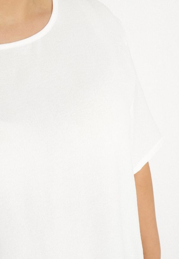 Born2be - Biała Klasyczna Bluzka z Krótkim Rękawem Nilbia. Okazja: na spotkanie biznesowe, do pracy, na co dzień. Kolekcja: plus size. Kolor: biały. Materiał: jeans. Długość rękawa: krótki rękaw. Długość: krótkie. Styl: klasyczny