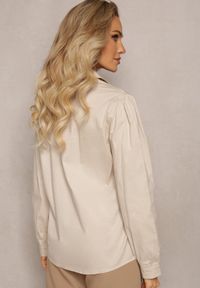 Renee - Beżowa Bawełniana Koszula z Kołnierzem i Falbanką Chrissa. Okazja: na co dzień. Typ kołnierza: kołnierzyk klasyczny, kołnierz z falbankami. Kolor: beżowy. Materiał: bawełna. Długość rękawa: długi rękaw. Długość: długie. Styl: klasyczny, elegancki, casual #3