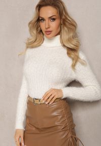 Renee - Biały Golf z Puchatego Materiału z Wełną i Długim Rękawem Geolla. Typ kołnierza: golf. Kolor: biały. Materiał: materiał, wełna. Długość rękawa: długi rękaw. Długość: długie. Wzór: jednolity. Sezon: zima, jesień #3