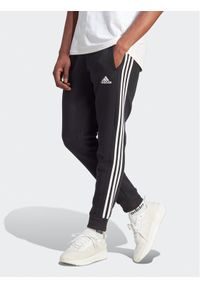 Adidas - adidas Spodnie dresowe IB4030 Czarny Regular Fit. Kolor: czarny. Materiał: bawełna #1