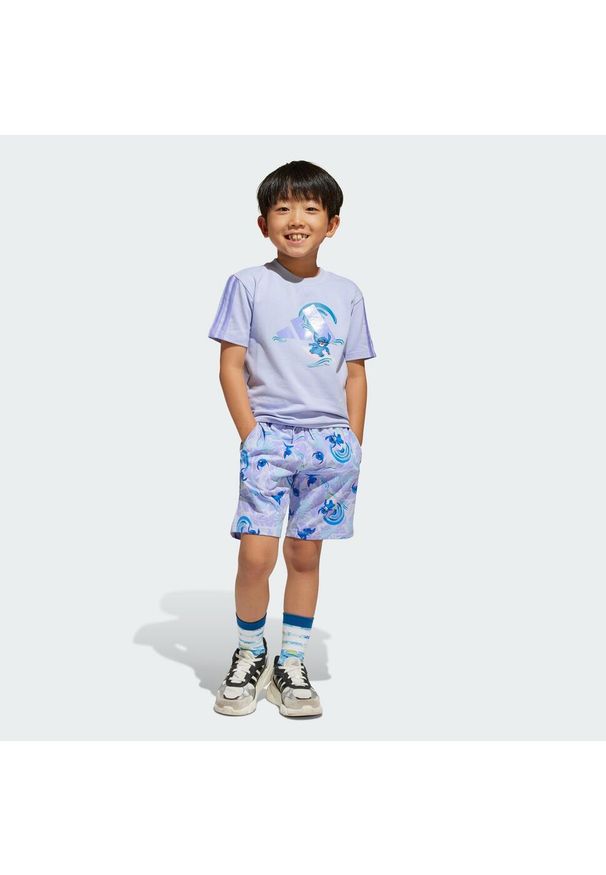 Zestaw Adidas Disney Lilo & Stitch T-Shirt. Okazja: na uczelnię. Kolor: fioletowy, różowy, wielokolorowy. Materiał: dresówka. Wzór: motyw z bajki. Styl: sportowy