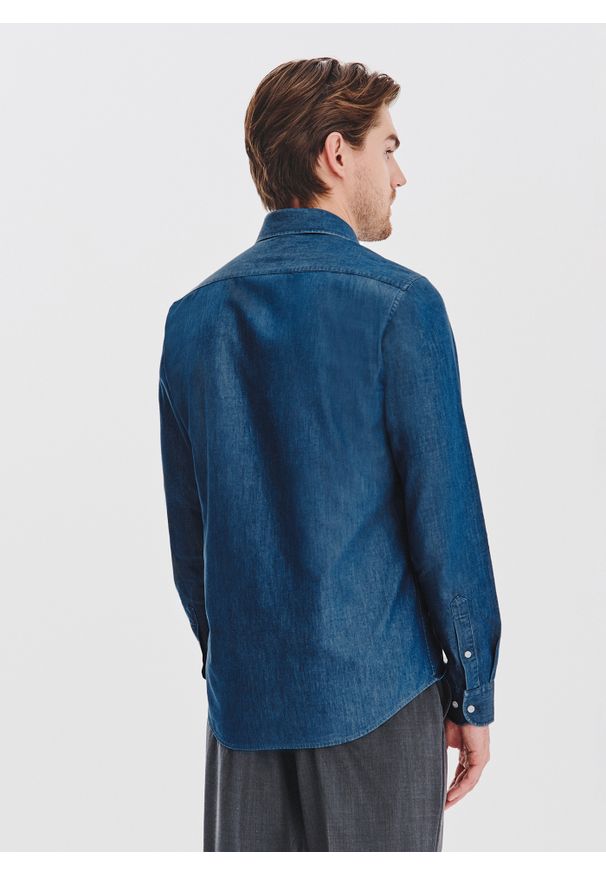 Pako Lorente - PAKO LORENTE - Niebieska koszula jeansowa. Typ kołnierza: kołnierzyk włoski. Kolor: niebieski. Materiał: jeans. Długość rękawa: długi rękaw. Długość: długie. Wzór: gładki