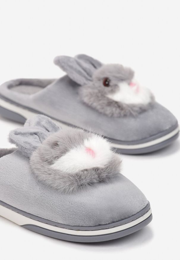 Born2be - Szare Kapcie Orike. Zapięcie: bez zapięcia. Kolor: szary. Materiał: welur, futro, materiał. Wzór: aplikacja