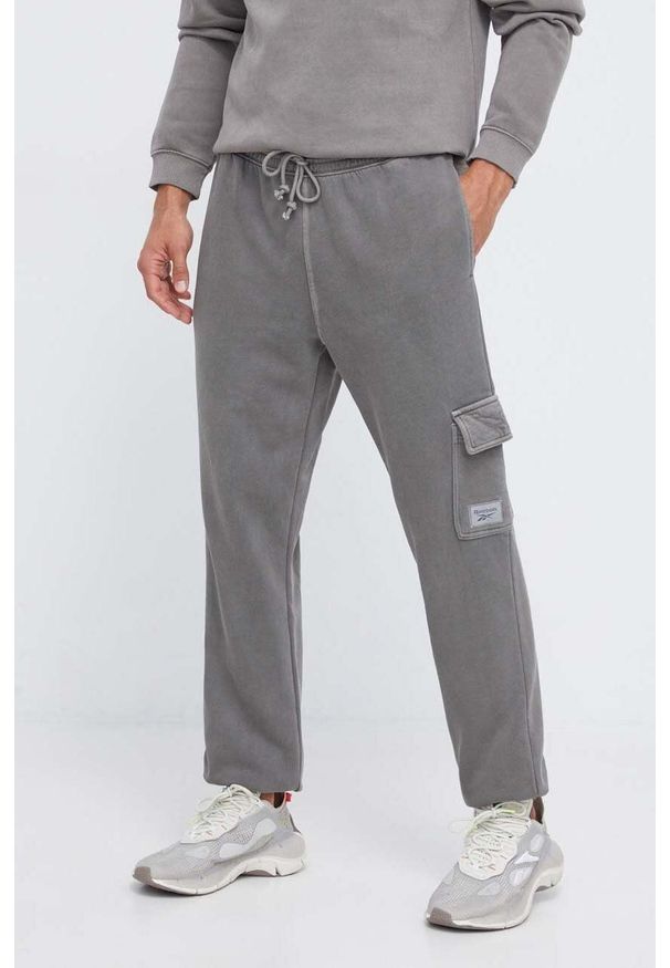 Reebok Classic spodnie dresowe kolor szary gładkie. Kolor: szary. Materiał: dresówka. Wzór: gładki