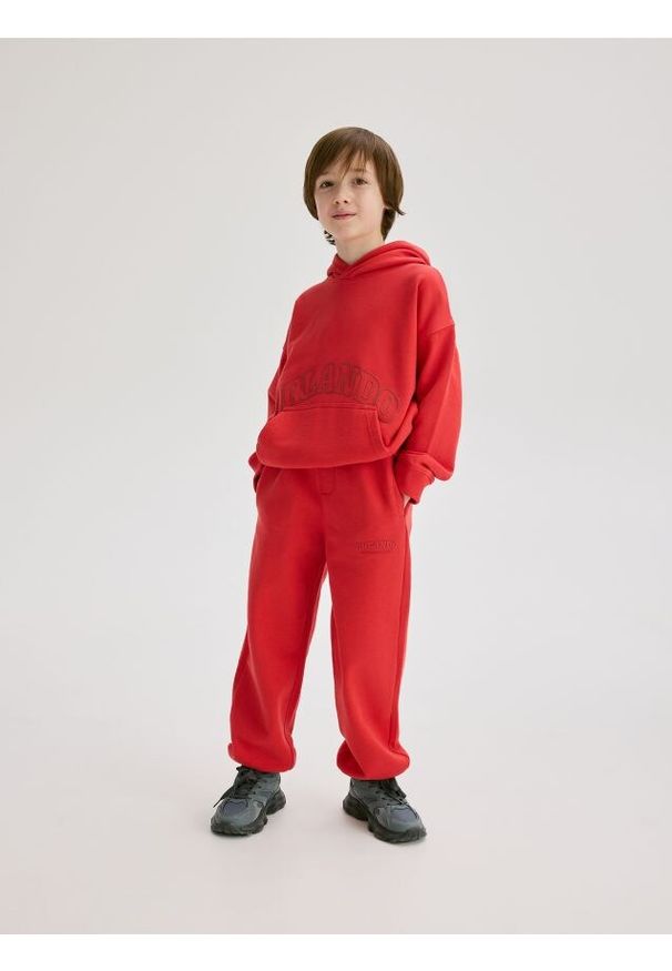 Reserved - Bawełniane spodnie jogger - czerwony. Kolor: czerwony. Materiał: bawełna