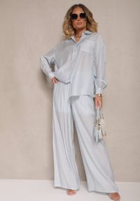 Renee - Jasnoniebieska Koszula Oversize w Klasycznym Stylu z Kieszonką Liozira. Okazja: na spotkanie biznesowe, na co dzień. Typ kołnierza: kołnierzyk klasyczny. Kolor: niebieski. Styl: klasyczny