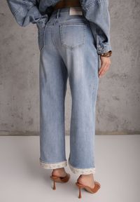 Renee - Niebieskie Jeansy z Bawełną i Koronką przy Nogawkach Neathlin. Okazja: na co dzień, do pracy. Stan: podwyższony. Kolor: niebieski. Wzór: koronka. Styl: casual #5