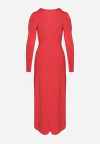 Born2be - Czerwona Elegancka Sukienka Kopertowa Ozdobiona Marszczeniami Zainara. Okazja: na spotkanie biznesowe, na imprezę. Typ kołnierza: dekolt kopertowy. Kolor: czerwony. Długość rękawa: długi rękaw. Wzór: aplikacja. Typ sukienki: kopertowe. Styl: elegancki #3