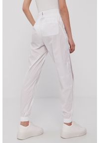 Nike Sportswear - Spodnie. Kolor: biały. Materiał: tkanina #3