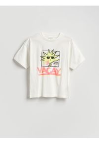 Reserved - T-shirt z nadrukiem - złamana biel. Materiał: dzianina, bawełna. Wzór: nadruk #1