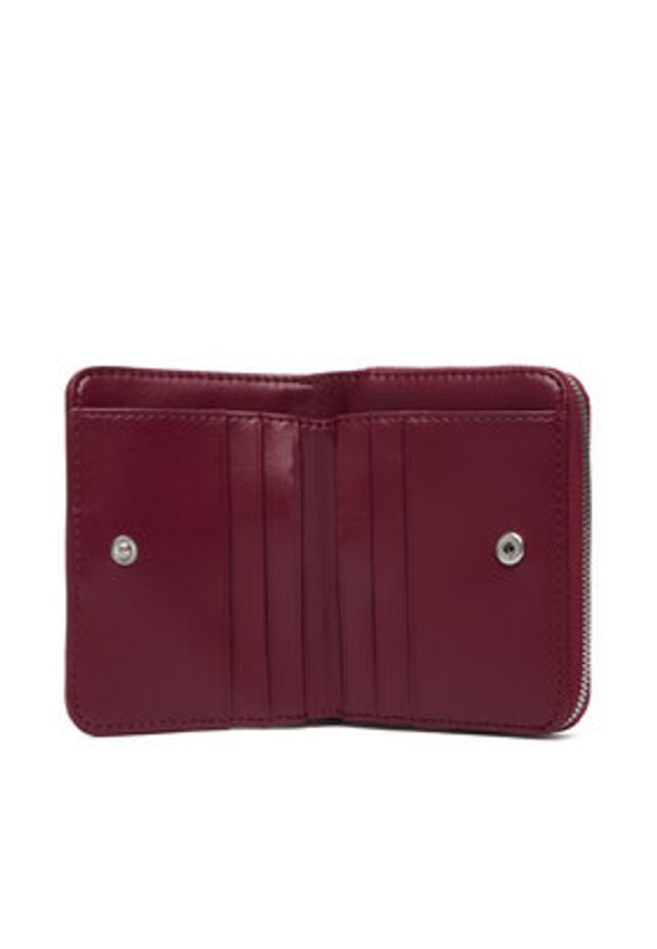 Calvin Klein Portfel Quilted Flap Zip Around LV04F1124G Bordowy. Kolor: czerwony. Materiał: skóra