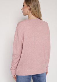 Born2be - Jasnoróżowy Casualowy Sweter z Wełną i Bawełną Nedalla. Okazja: na co dzień. Kolor: różowy. Materiał: wełna, bawełna. Długość rękawa: długi rękaw. Długość: długie. Styl: casual #4