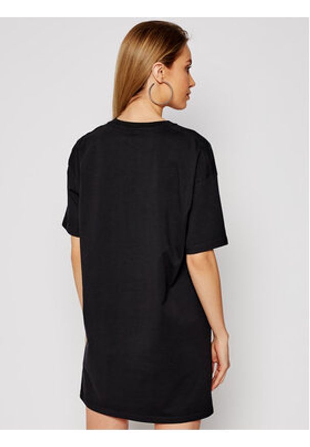 Vans Sukienka codzienna Center Vee Tee VN0A4RU2 Czarny Oversize. Okazja: na co dzień. Kolor: czarny. Materiał: bawełna. Typ sukienki: proste, oversize. Styl: casual