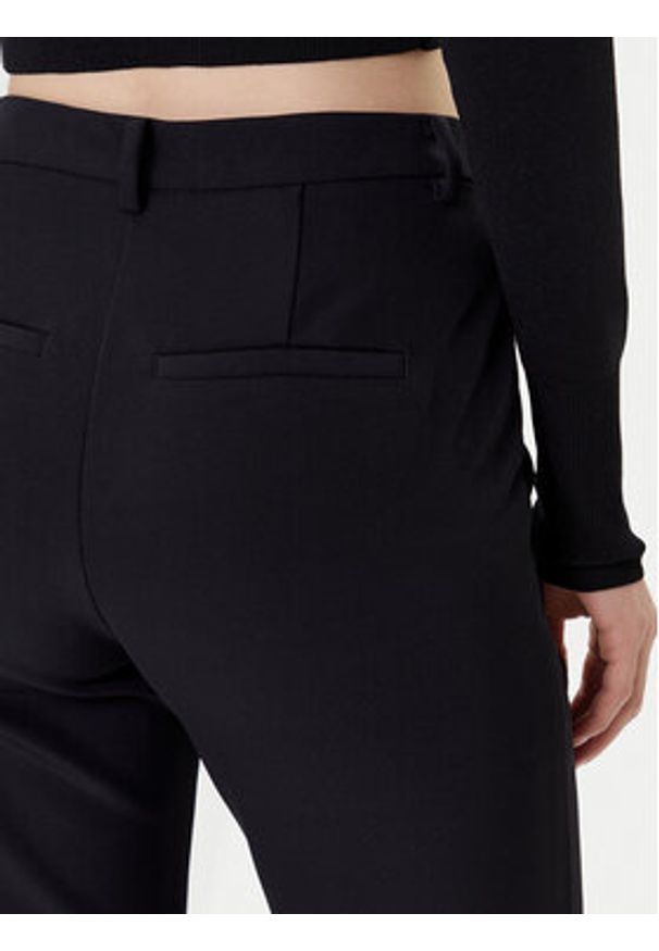 only - ONLY Spodnie capri Gitta 15349571 Czarny Slim Fit. Kolor: czarny. Materiał: syntetyk