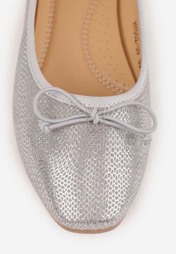 Renee - Szare Balerinki Vices z Ozdobną Kokardą i Tłoczeniem Typu Skóra Węża Tultewia. Okazja: na co dzień. Kolor: szary. Materiał: skóra. Obcas: na obcasie. Styl: casual, elegancki. Wysokość obcasa: niski