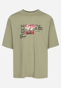 Born2be - Jasnozielona Koszulka z Bawełny Ozdobiona Naszywkami Ranessa. Okazja: na co dzień. Kolor: zielony. Materiał: bawełna. Wzór: aplikacja. Styl: casual #5