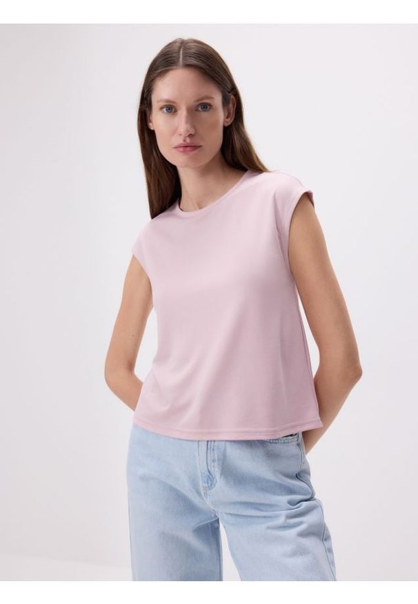 Reserved - Top z modalem - pastelowy róż. Kolor: różowy. Materiał: dzianina