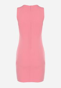 Born2be - Różowa Ołówkowa Sukienka Bez Rękawów z Wiskozą Nelazira. Okazja: na co dzień. Kolor: różowy. Materiał: wiskoza. Długość rękawa: bez rękawów. Typ sukienki: ołówkowe. Styl: casual, elegancki, klasyczny #6