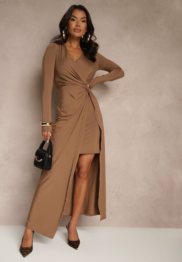 Renee - Brązowa Taliowana Sukienka z Dodatkiem Wiskozy Ozdobiona Marszczeniami Heriova. Okazja: na co dzień. Kolor: brązowy. Materiał: wiskoza. Długość rękawa: długi rękaw. Wzór: aplikacja. Typ sukienki: proste. Styl: casual